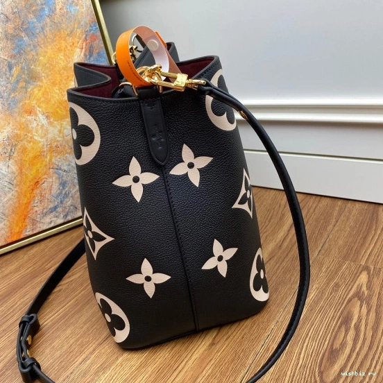 WIS NÉONOÉ LOUIS VUITTON 1110